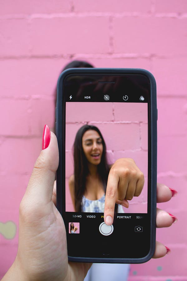 social-media-selfie