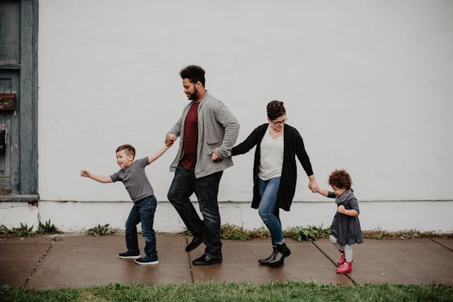 Montessori vs Traditional Parenting