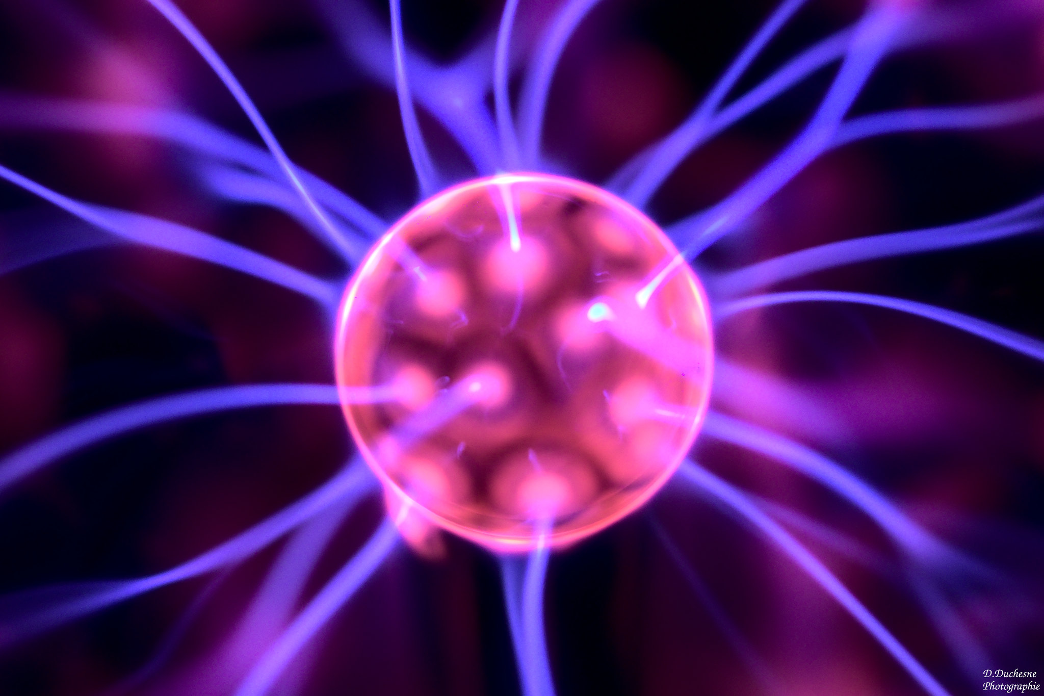 What Happens To An Electron When Light Shines On It 